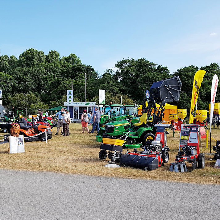 Kersten working with F G Adamson at the Driffied show